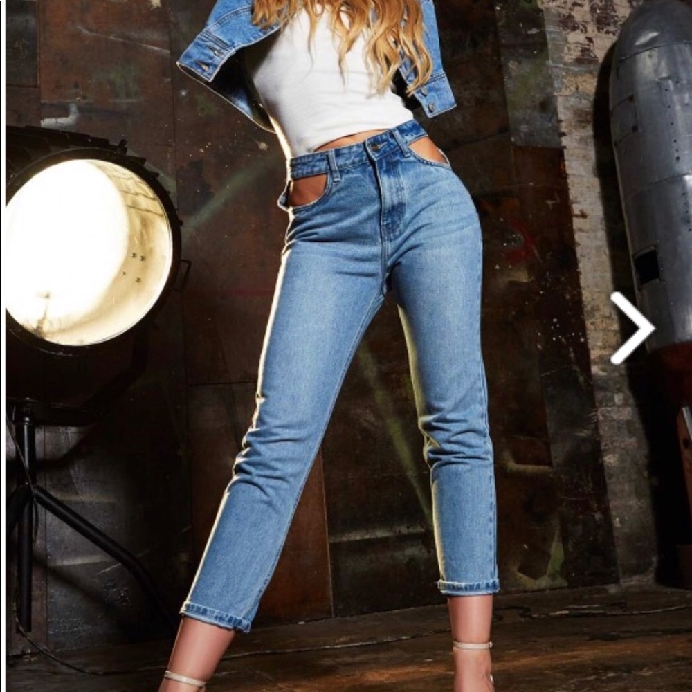 Missy Empire Cut Out Pocket Mom Jeans